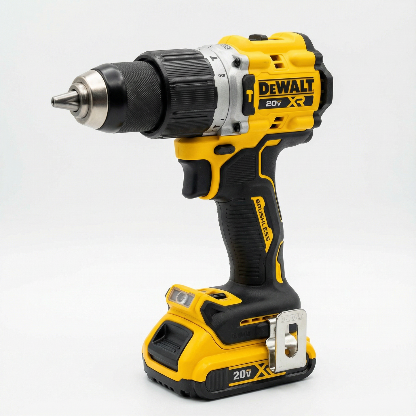 DEWALT Ütvefúró Csavarozó – Teljes Készlet + 2 Akkumulátor + 26 Tartozék