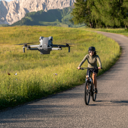 DJl Prémium Drón 4K Kamerával | Kijelzős Távirányítóval és 2 Akkumulátorral